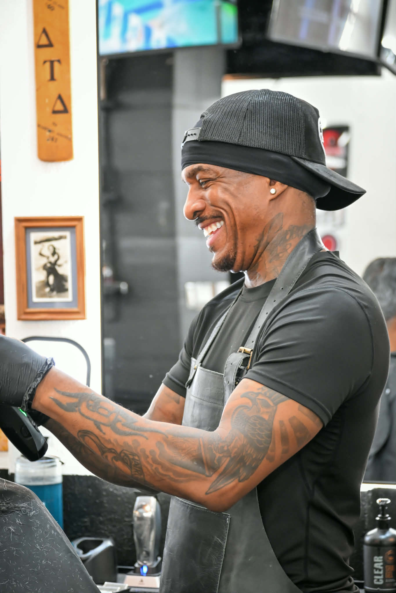 Barber at Vintage Barbershop Honolulu Hawaii — friendly professional barber